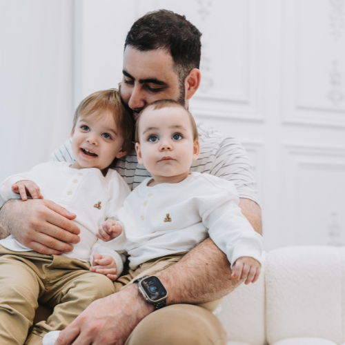 kids-with-dad-playing-at-photoshoot-session