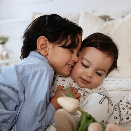 little-brother-kissing-little-sister-children-photography-session