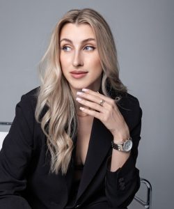 studio-lights-photoshoot-headshot-birthday-branding